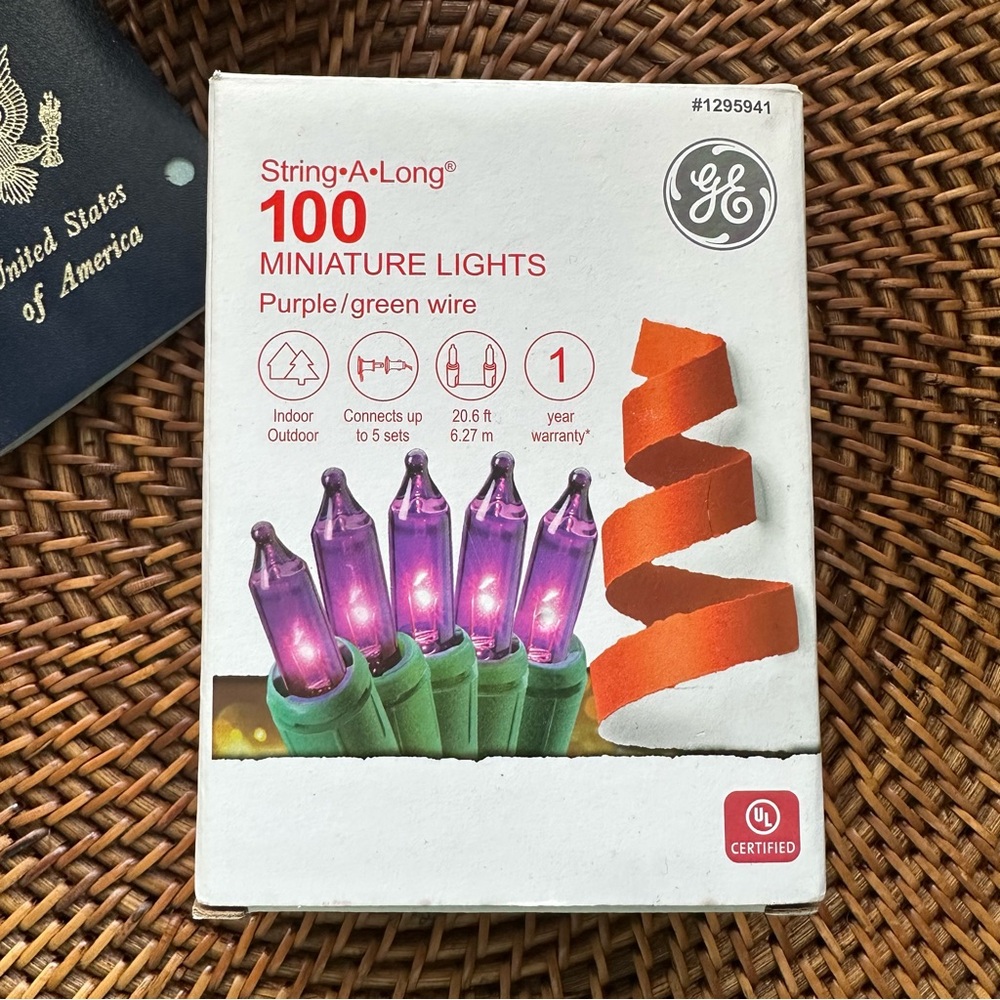 GE String-A-Long 100-Count 20.6-ft Purple Incandescent mini Lights New in Box